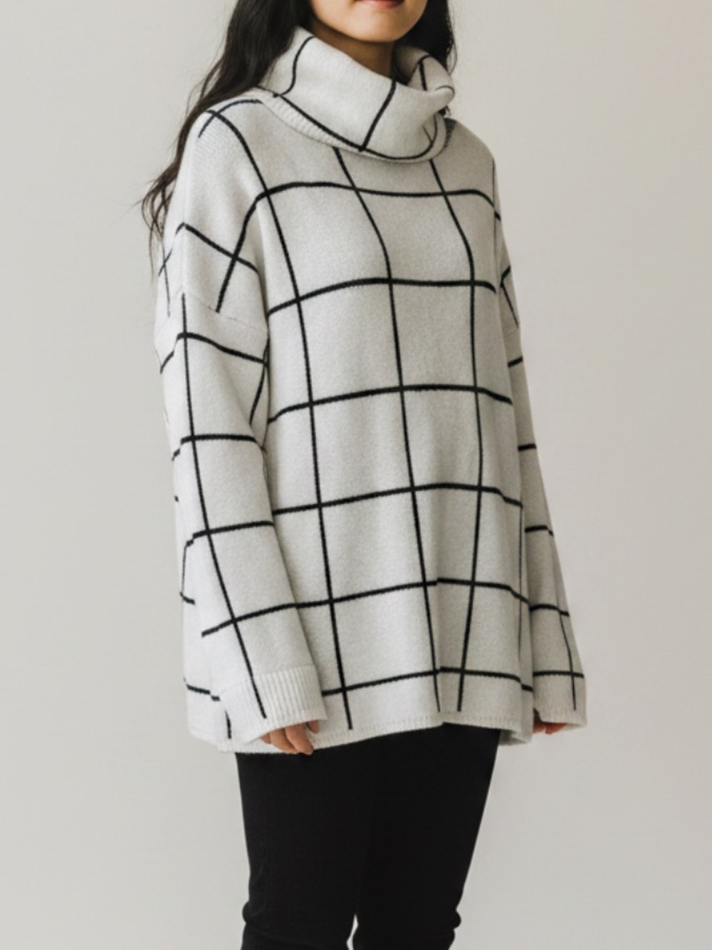 White & Black Sweater Cozy Minimalist Grid Turtleneck Oversized Casual Size L - Picture 2 of 9